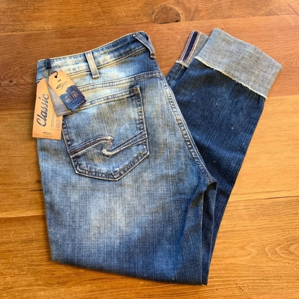 SILVER BRAND Girlfriend Style Cuffed Ankle JEANS